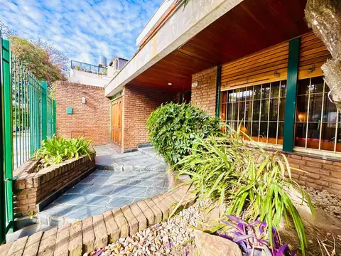 VENTA CASA 5 AMB C/ PISCINA Y QUINCHO EN DEVOTO