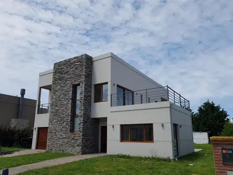 CHALET 4 AMB. BARRIO RUMENCO