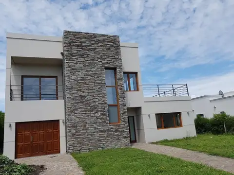 Casa en Alquiler de 3 dormitorios