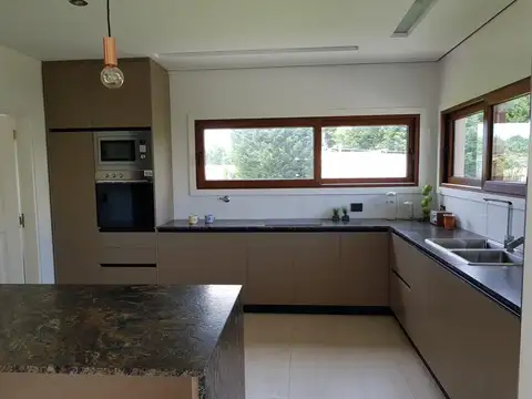 Casa en Alquiler en Rumenco, USD 1.800
