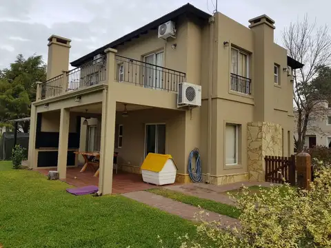 Venta Casa 5 amb. en Los Potrillos UF 100