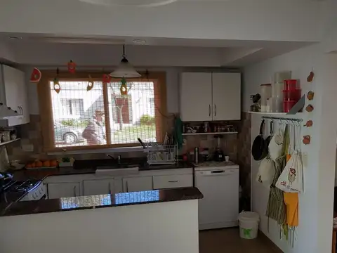 Casa 4 ambientes con 3 baños