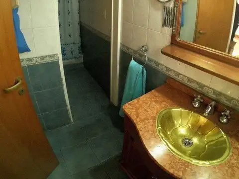 Casa 5 ambientes con 2 baños