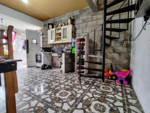 Venta Casa 3 ambientes con garage en Castelar