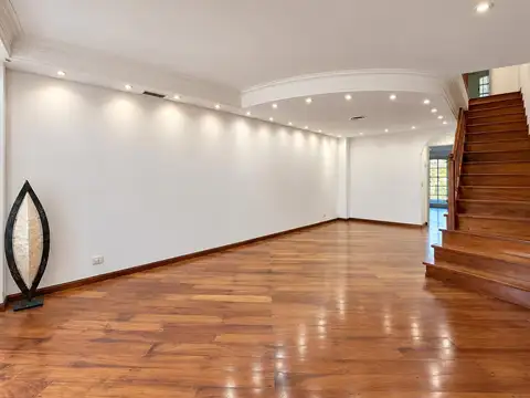 Casa en Venta con 3 cocheras