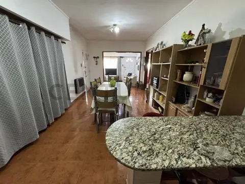 Casa de 2 dormitorios en venta en Lisandro Olmos, La Plata
