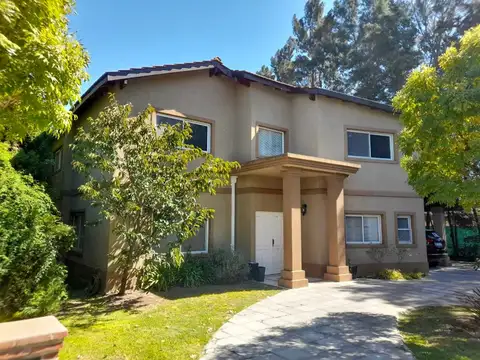 Casa 5 ambientes con 3 baños