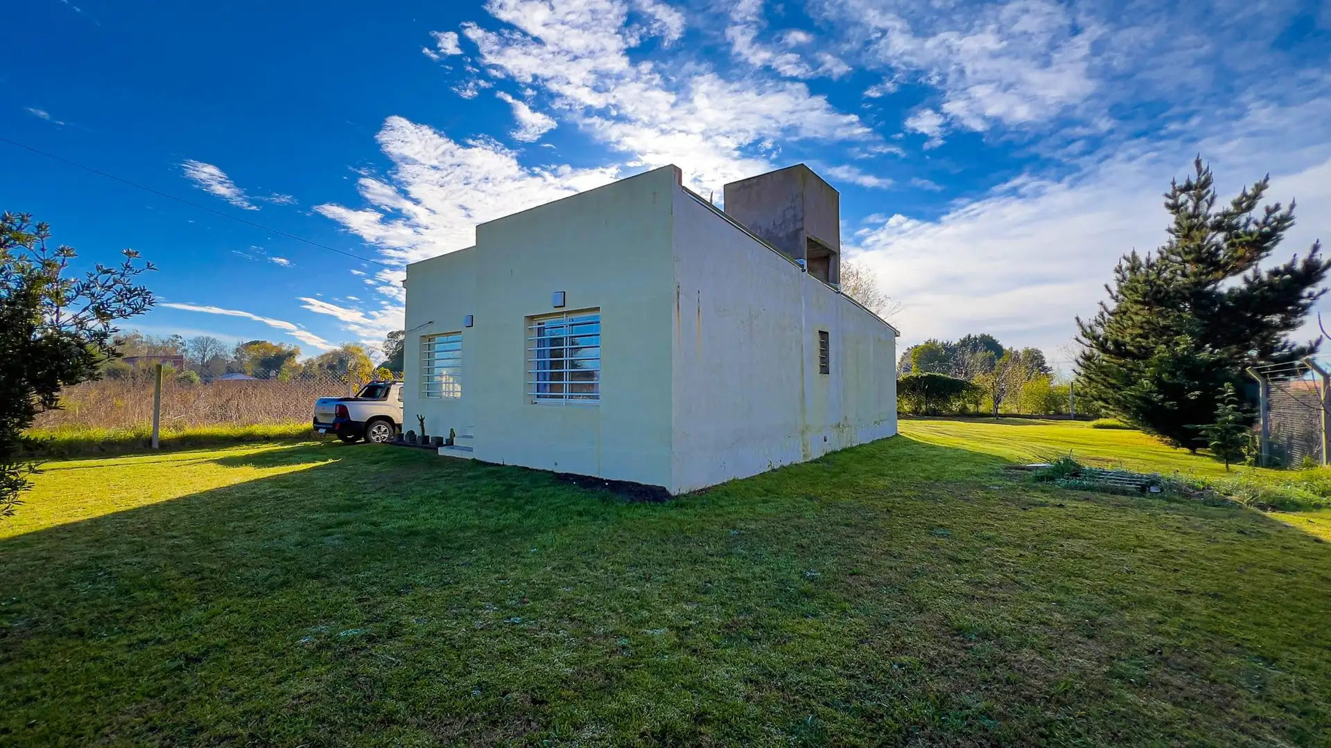 Venta casa 3 ambientes La Laura Apta credito