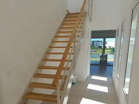 Casa 5 ambientes con 3 baños