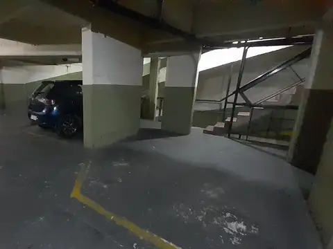 Cochera Fija Cubierta en Venta - 13 m² - Abasto