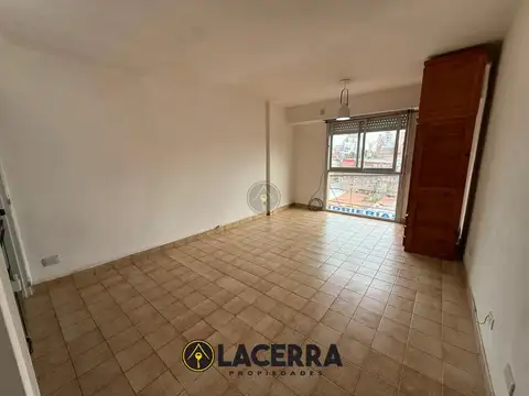 Profesor F. Agüer al 4800