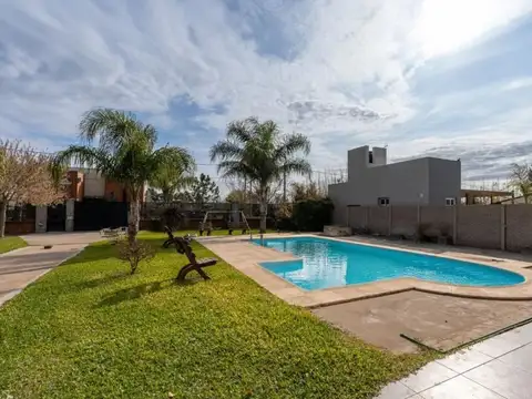 Casa 5 ambientes con 3 baños