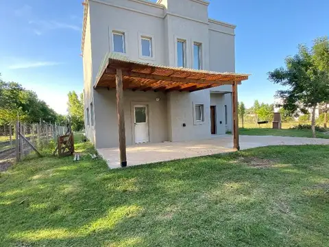 Casa en Venta en Pilar del Este - Santa Guadalupe, USD 240.000