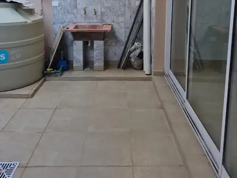 Depto Tipo Casa en Alquiler con 1 cocheras