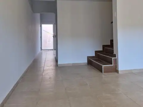 Depto Tipo Casa en Alquiler de 3 ambientes