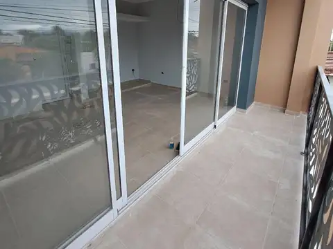 Depto Tipo Casa 3 ambientes con 2 baños