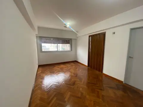 Av. Rivadavia 14300, Piso 4