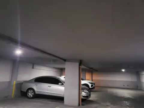 EN VENTA COCHERA CUBIERTA EN FLORESTA 