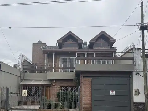 Venta casa 5 Ambientes Berazategui