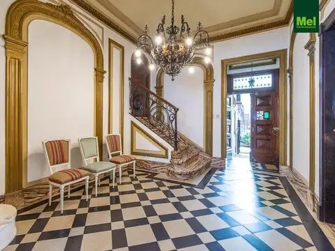 Casa 11 ambientes con 5 baños