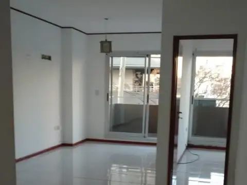 OPORTUNIDAD  DOS ambientes FRENTE C/ BALCON Y COCHERA FIJA