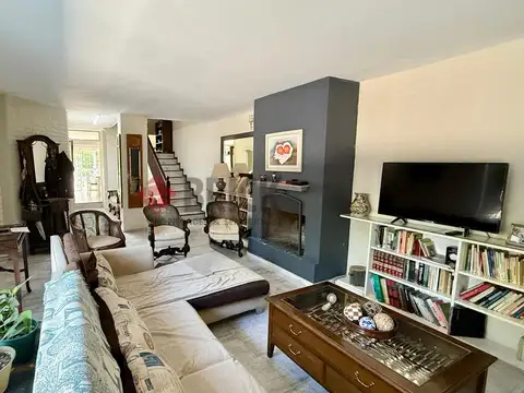 Casa 6 ambientes con 2 baños