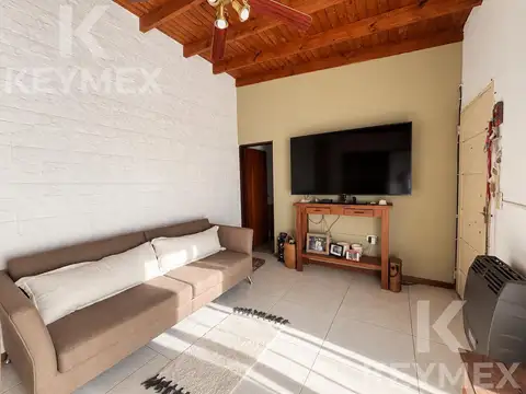 Casa 5 ambientes con 2 baños
