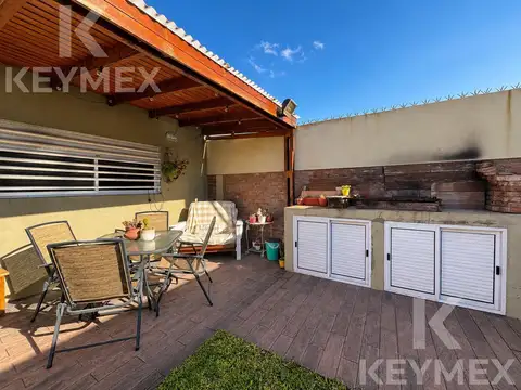 Casa 5 ambientes con 2 baños