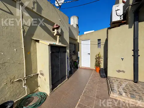 Casa 3 dormitorios con cochera en venta Tolosa - APTO BANCO