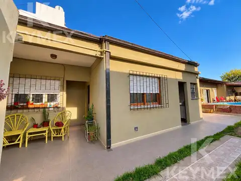 Casa 3 dormitorios con cochera en venta Tolosa - APTO BANCO