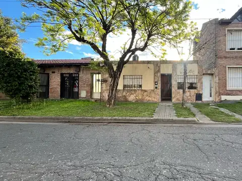 VENTA CASA 2 DORMITORIOS Y JARDÍN