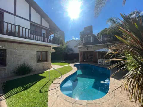 Casa en Venta con 6 cocheras