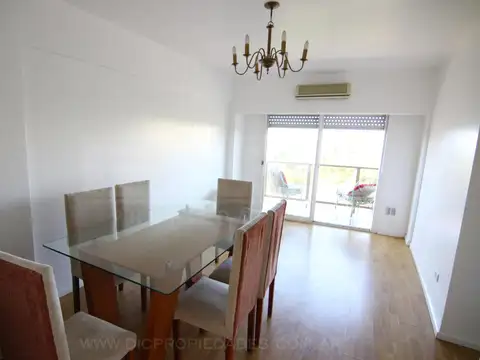 Jorge Luis Borges al 2400, entre Güemes y Av. Santa Fe