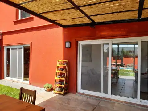Casa 5 ambientes con 4 baños