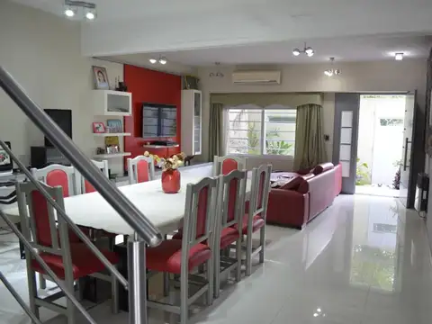 Casa 4 ambientes con 3 baños