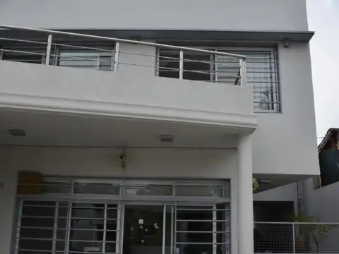 Hermosa casa de categoria 5 amb. Centro de Ituz. Sur