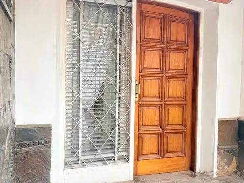 Casa 5 ambientes con 1 baño