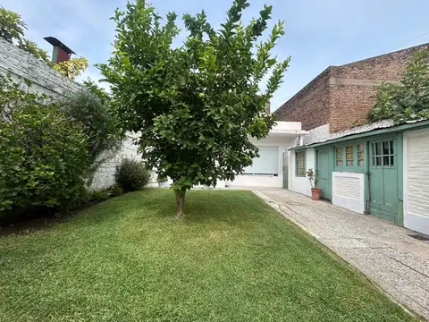 Casa 10 ambientes con 2 baños