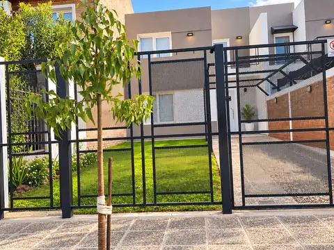 ¡viví como querés! venta  dúplex en rincón lindo i con patio enorme y todo el confort que buscás - cipolletti