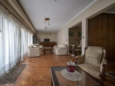 VENTA SEMIPISO DEPARTAMENTO 5 AMBIENTES CON COCHERA FIJA Y BAULERA - APTO CREDITO Y PERMUTA