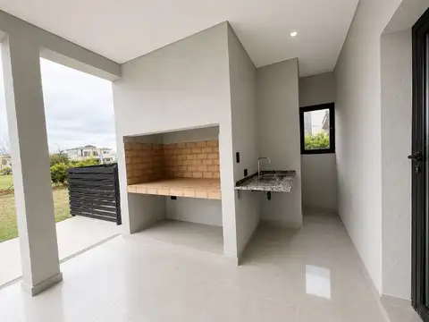 Casa en Venta con 4 cocheras