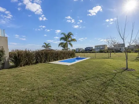 Casa 6 ambientes con 4 baños