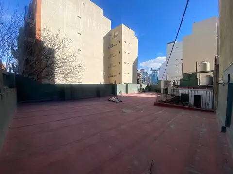 Depto.tipo casa de 4 ambientes en Venta en Parque centenario 