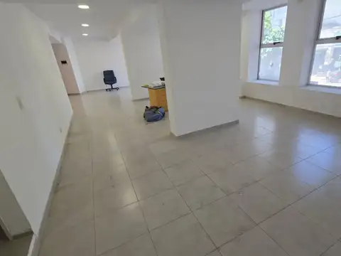 VENTA OFICINA COMERCIAL EN VILLA CRESPO AL FRENTE 
