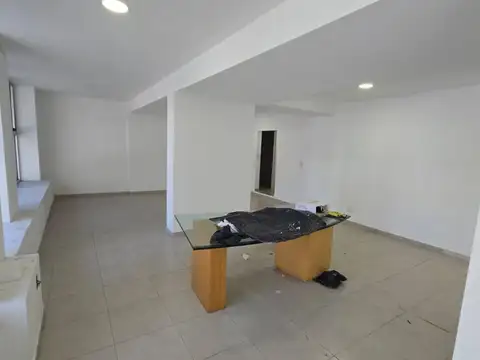Oficina 3 ambientes con 2 baños