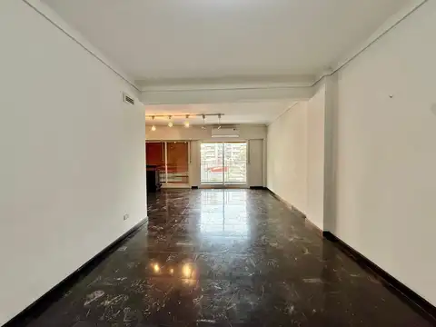 Departamento en alquiler semipiso 4 ambientes de 160 m2 en Villa Urquiza con cochera fija.