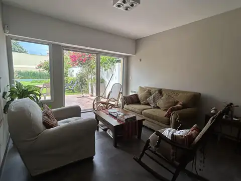 Casa 5 ambientes con 2 baños