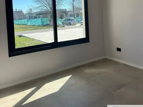 Casa en Venta con 4 cocheras