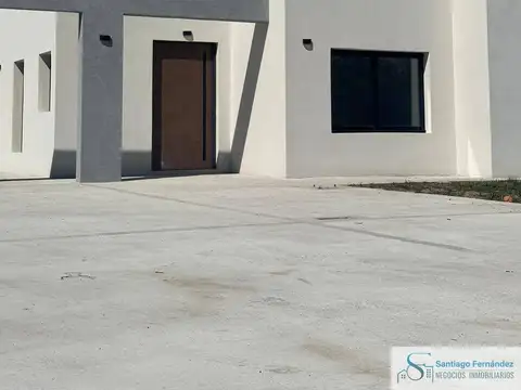 Casa en venta c/ cochera en Los Alcanfores