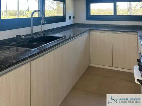 Casa en Venta en Los Alcanfores, USD 230.000
